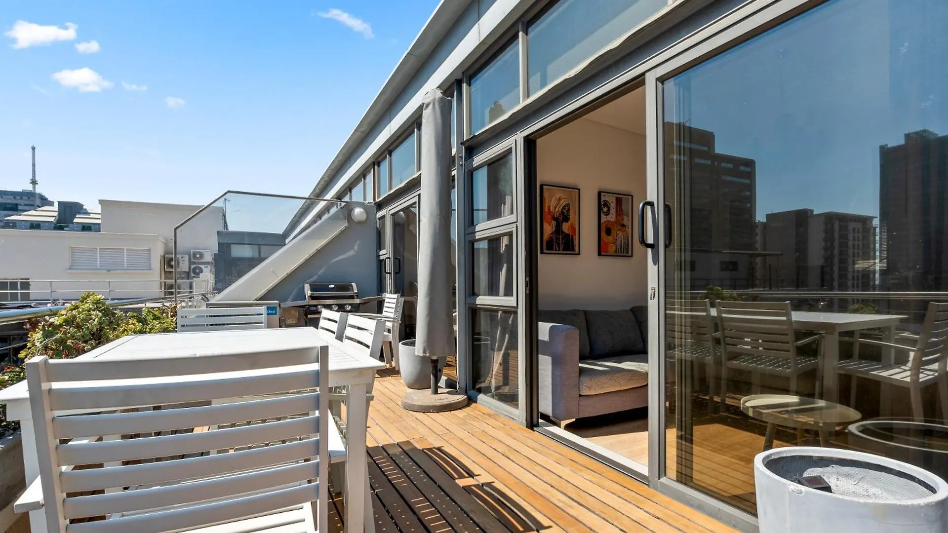 Cozy 1Bed Plus Study With Backup Power Cape Town 0*,